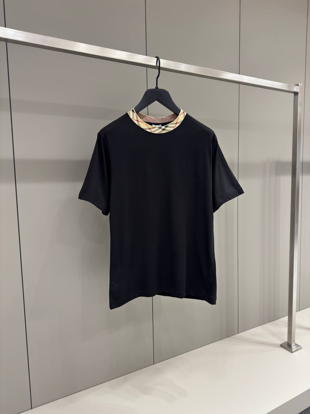 Μαύρο βαμβακερό T-shirt Check Trim