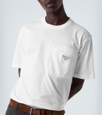 Λευκό T-shirt με τσέπη και λογότυπο