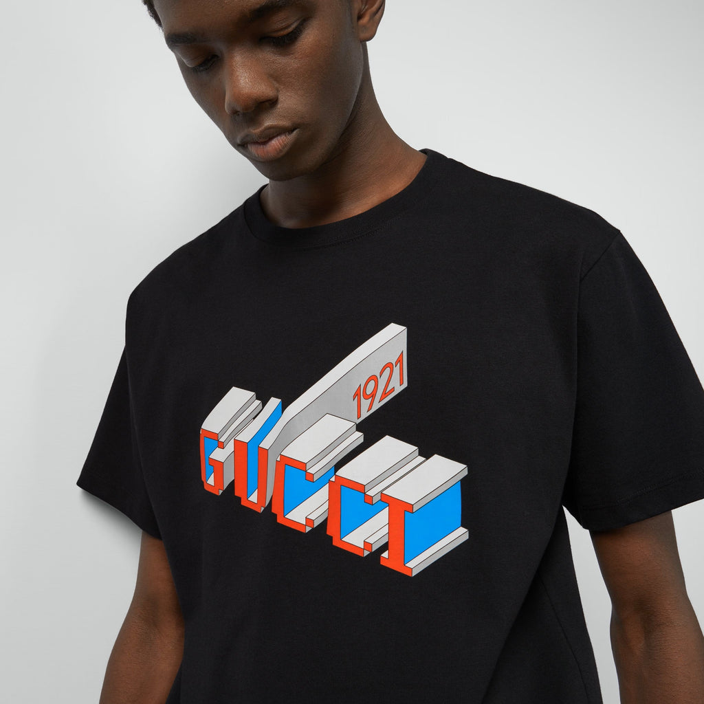Μαύρο T-shirt από ελαφρύ βαμβακερό ζέρσεϊ με στάμπα