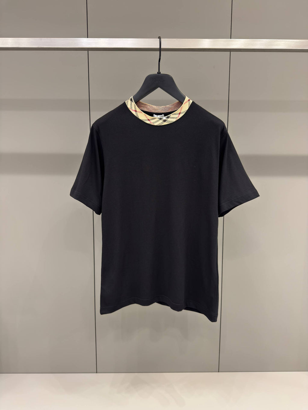 Μαύρο βαμβακερό T-shirt Check Trim