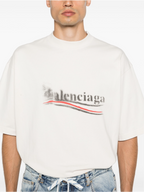 Πολιτικό φαρδύ λευκό T-shirt με στένσιλ