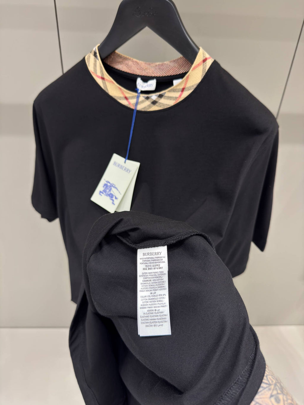 Μαύρο βαμβακερό T-shirt Check Trim