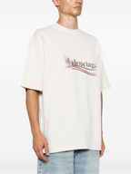 Πολιτικό φαρδύ λευκό T-shirt με στένσιλ