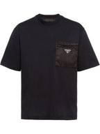 Μαύρο T-shirt με Τσέπη και Λογότυπο Plaqué