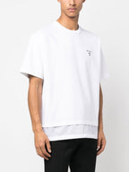 Λευκό T-shirt με Επίπεδα Λεπτομέρειας και Τύπωμα Λογότυπου