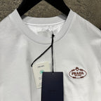 Λευκό βαμβακερό T-shirt με έμπλαστρο λογότυπο